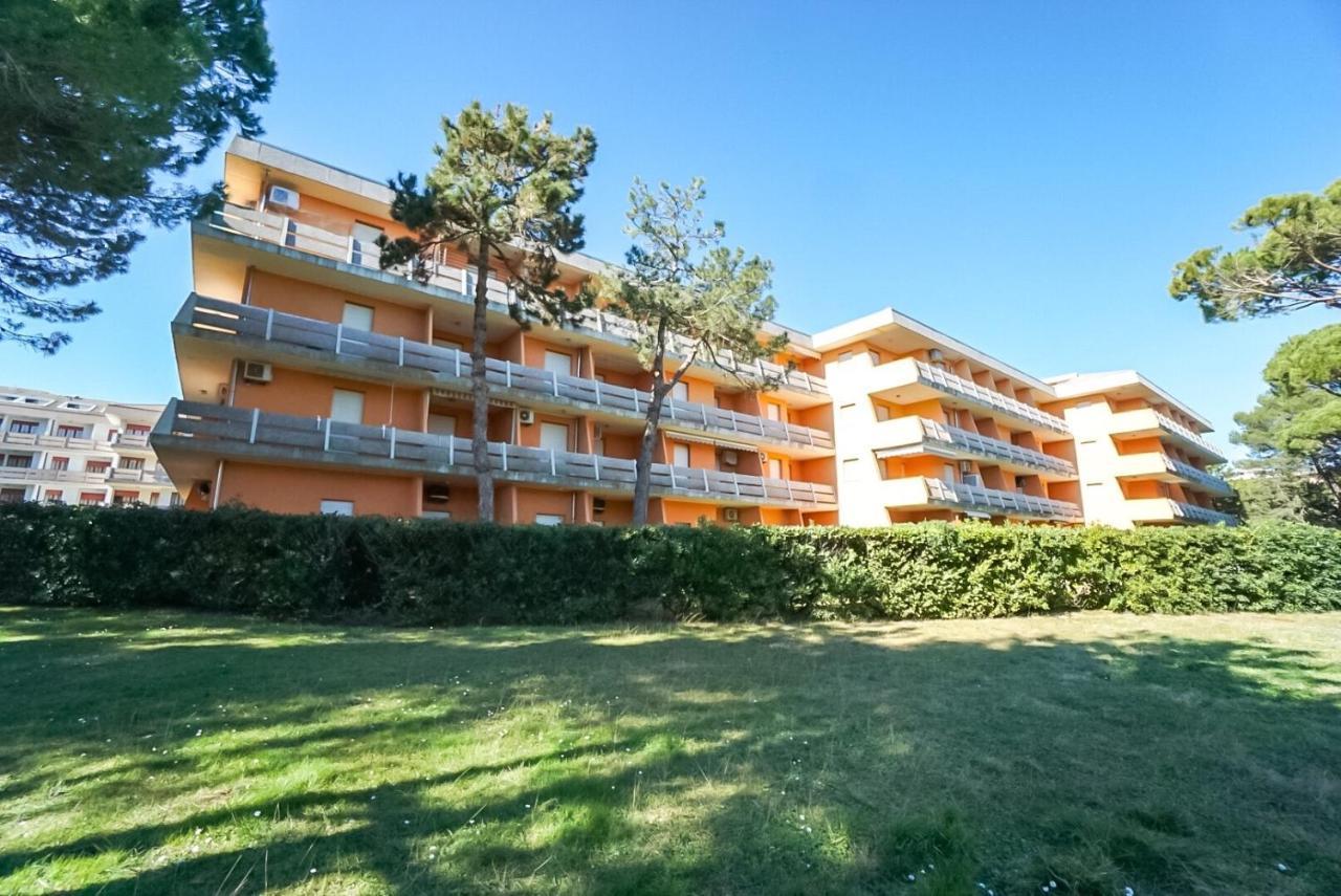 Condominio Atollo Бибионе Экстерьер фото
